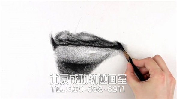 素描教程：素描人物嘴部的具体画法步骤